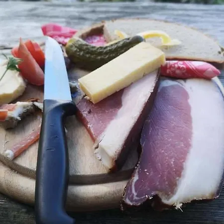 Manuela 7 アパート ラウリス