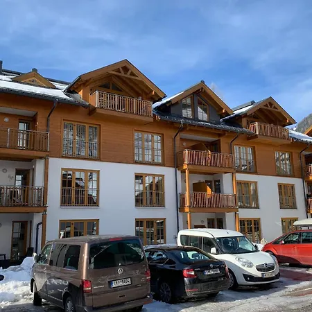 Manuela 7 アパート